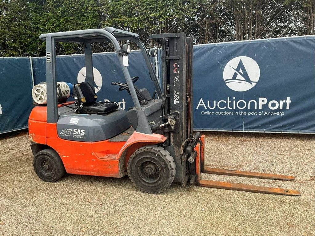 Forklift Toyota 42-7FGF25 LPG 2500kg 2001