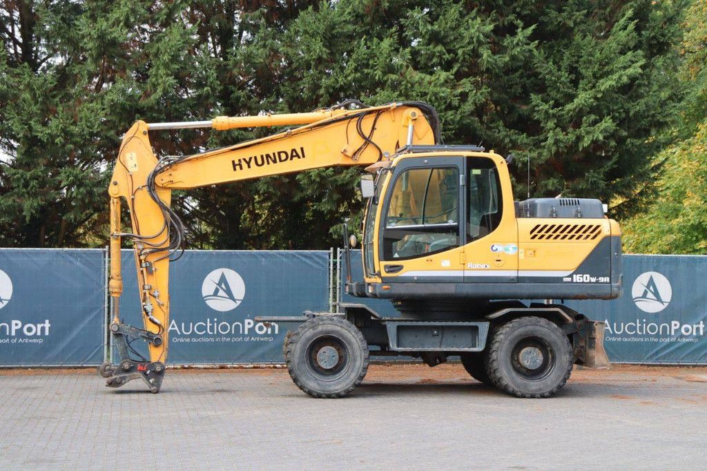 Hyundai R160W-9A Diesel Wheel Excavator 2016