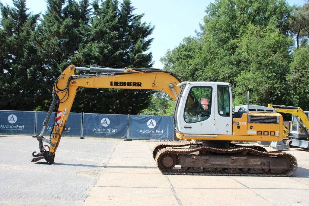Crawler excavator Liebherr R 900 C Litronic Diesel 2012