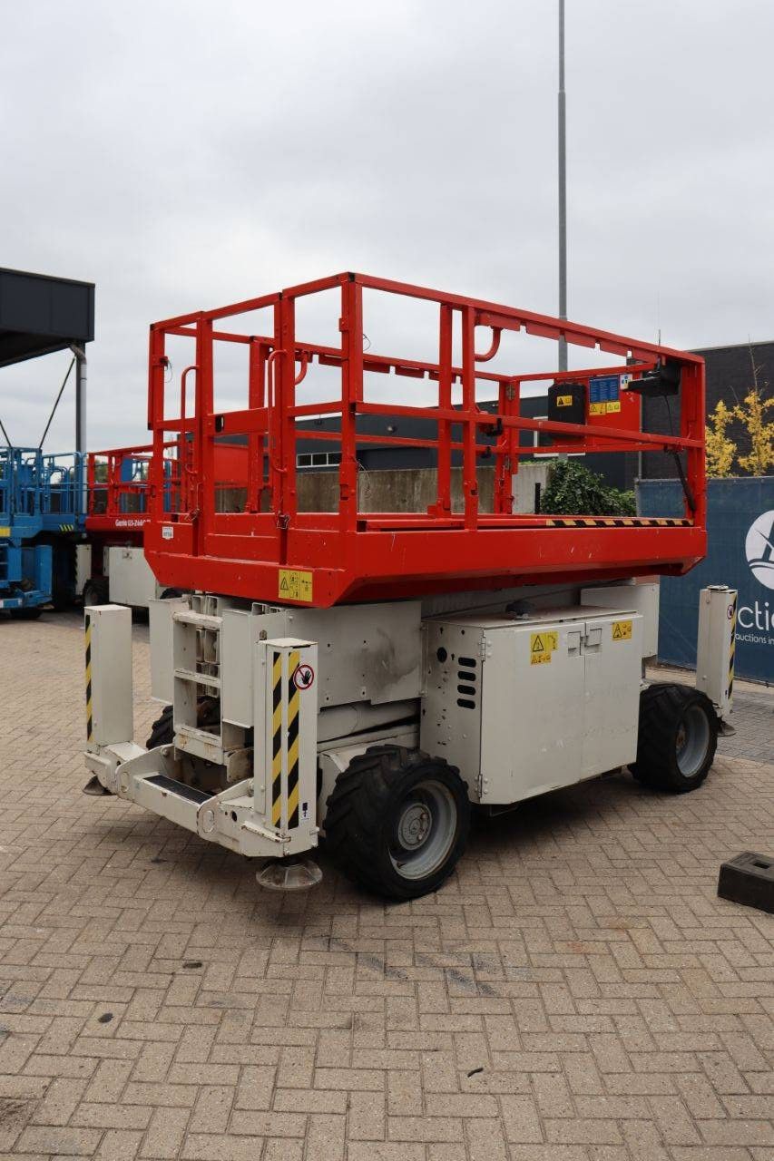Scissor lift Genie GS3369RT Diesel 12m 2013