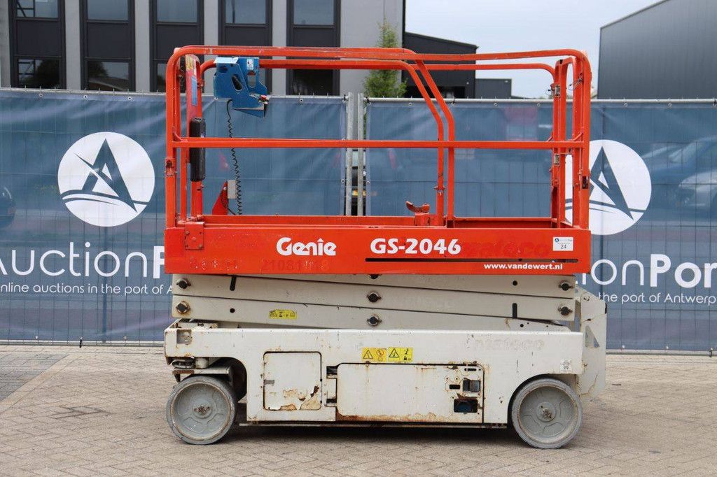 Scissor lift Genie GS2046 Electric 8m 2012