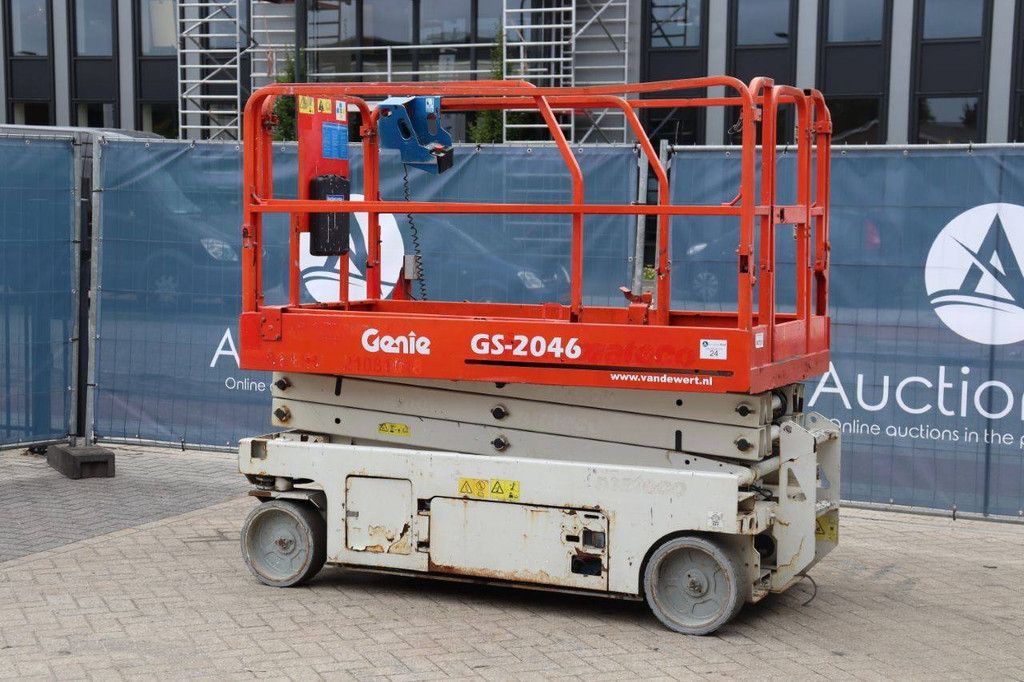 Scissor lift Genie GS2046 Electric 8m 2012