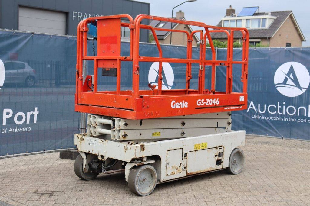 Scissor lift Genie GS2046 Electric 8m 2012