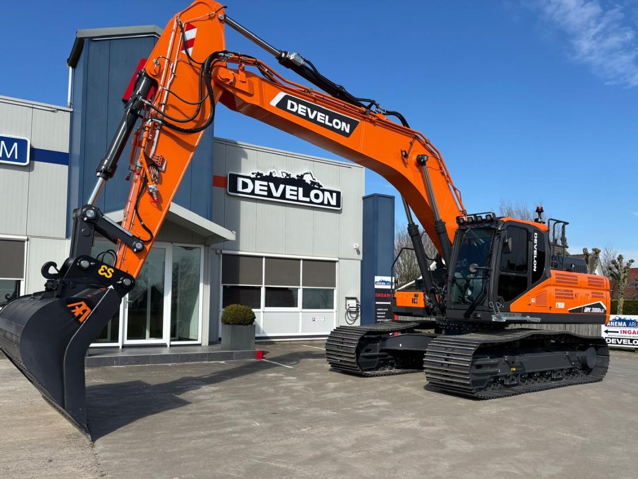 Develon DX300LC-7