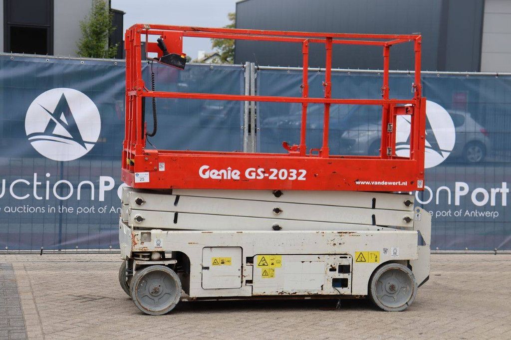 Scissor lift Genie GS-2032 Electric 8m 2013