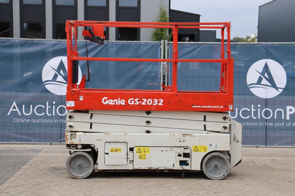 Scissor lift Genie GS-2032 Electric 8m 2013