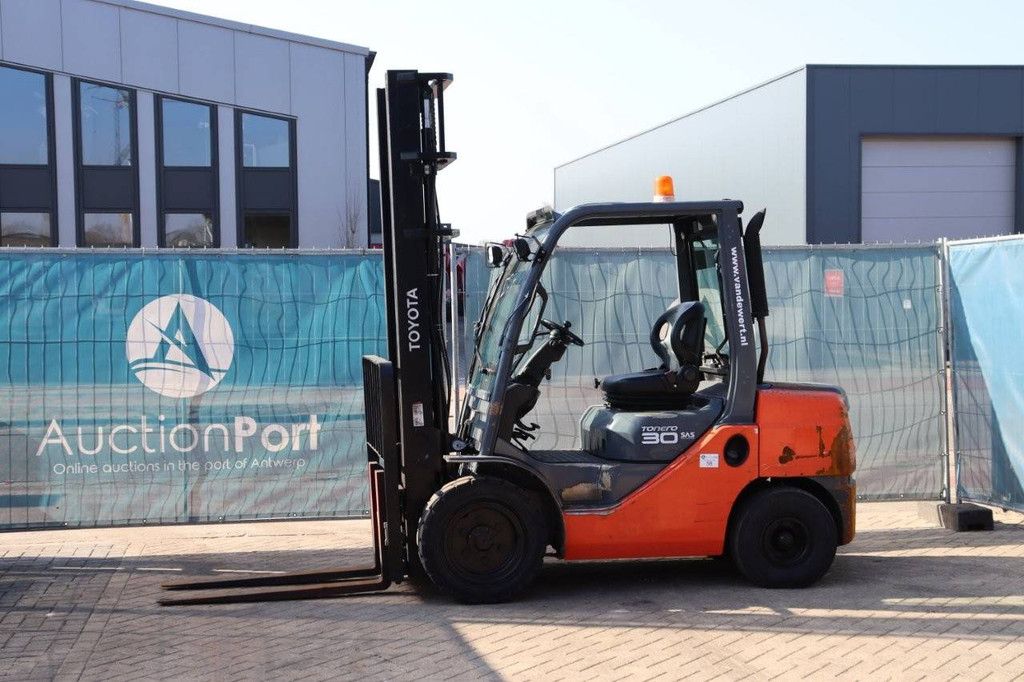 Forklift Toyota 02-8FDF30 Diesel 3000kg 2012