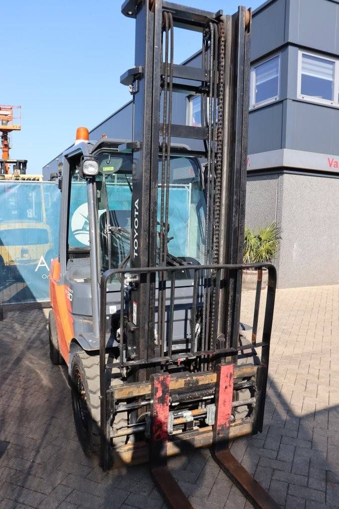 Forklift Toyota 02-8FDF30 Diesel 3000kg 2012