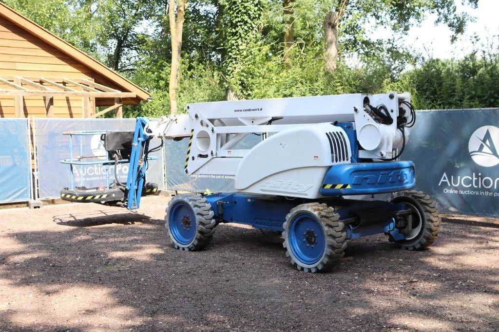 Articulating boom lift Niftylift HR21D 4x4 Diesel 20.8m 2010