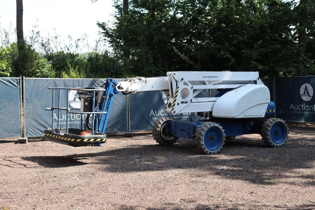 Articulating boom lift Niftylift HR21D 4x4 Diesel 20.8m 2010