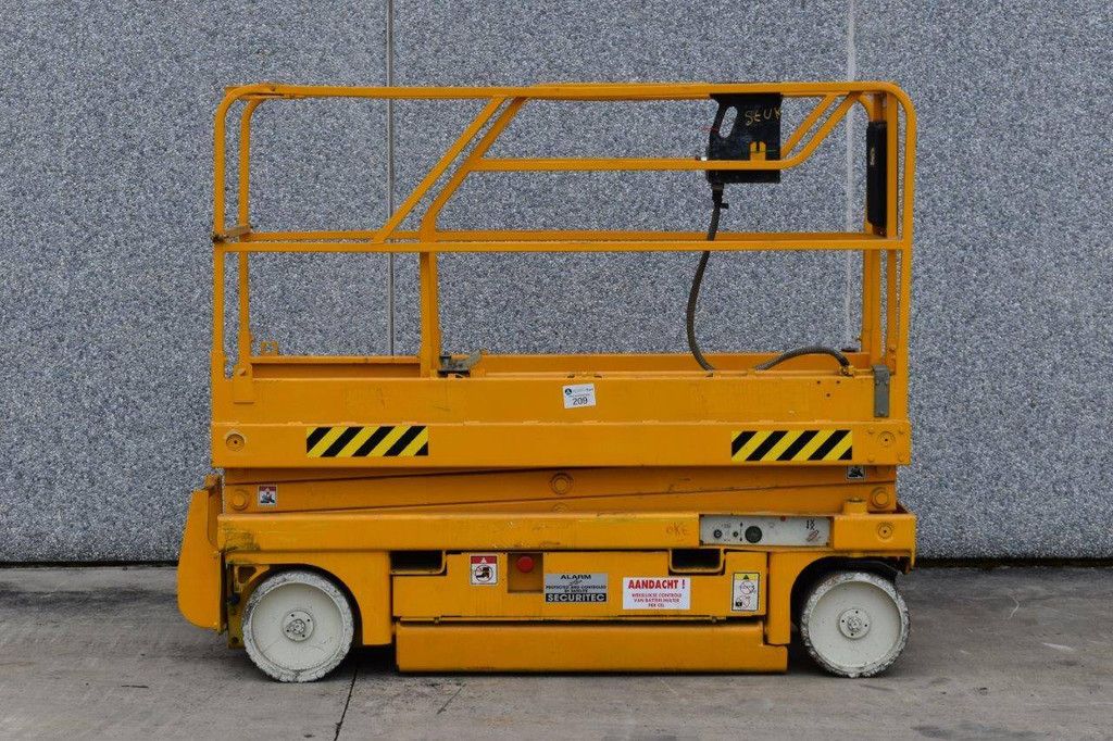 Schaarhoogwerker Haulotte Compact 8 Elektrisch 350kg 8m 2002