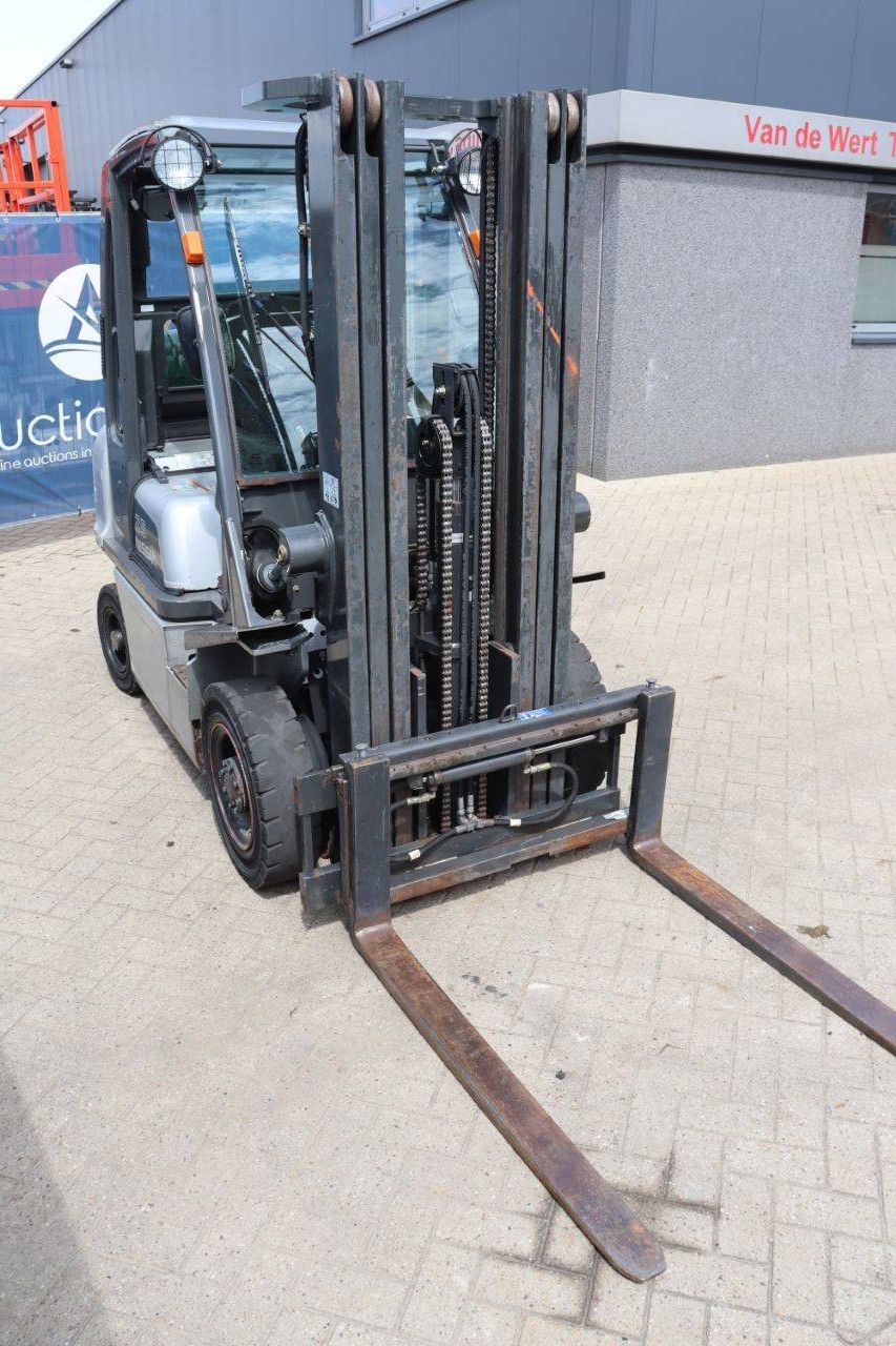 Forklift Nissan UD02A25PQ LPG 2500kg 4.75m 2005