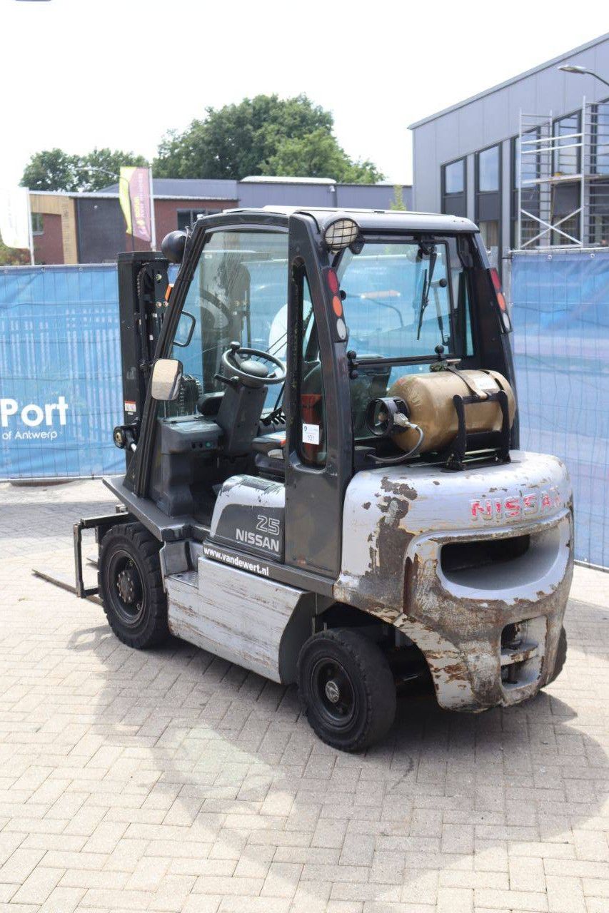 Gabelstapler Nissan UD02A25PQ LPG 2500kg 4,3m 2006