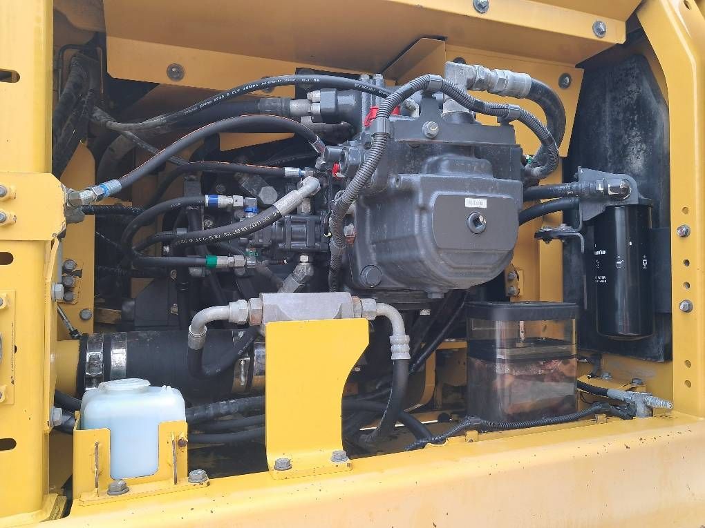 Komatsu HB365LC-3 Hybrid