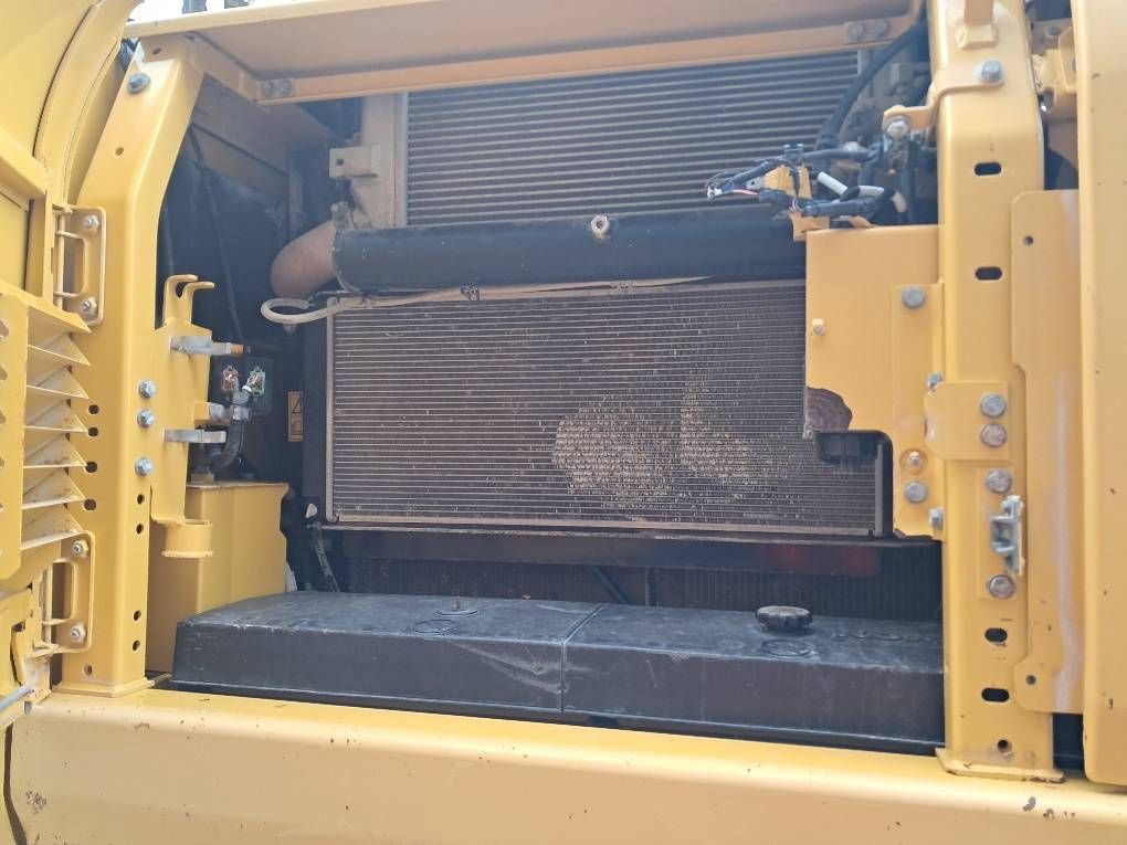 Komatsu HB365LC-3 Hybrid