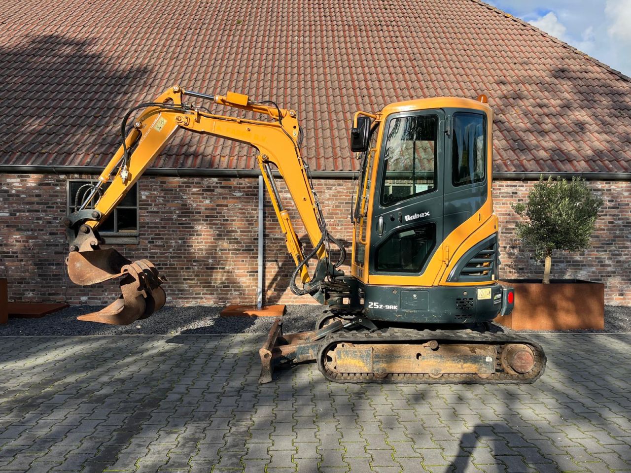 Hyundai R25Z-9AK