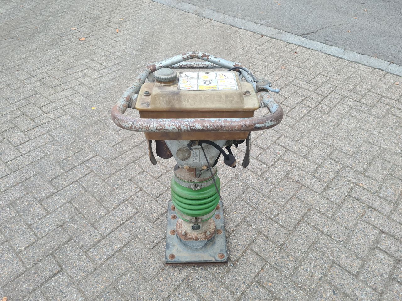 Wacker stamper trilplaat.