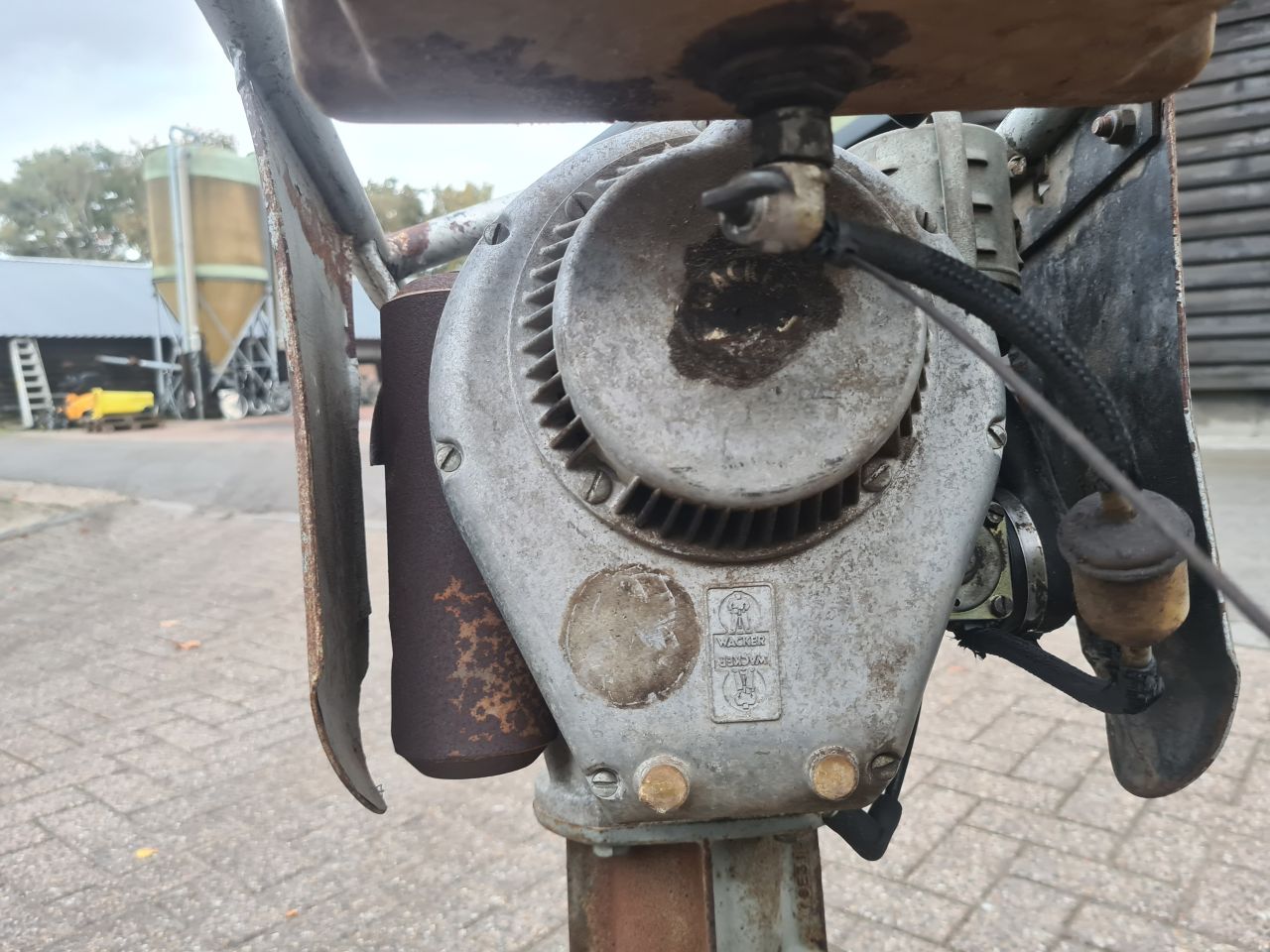 Wacker stamper trilplaat.