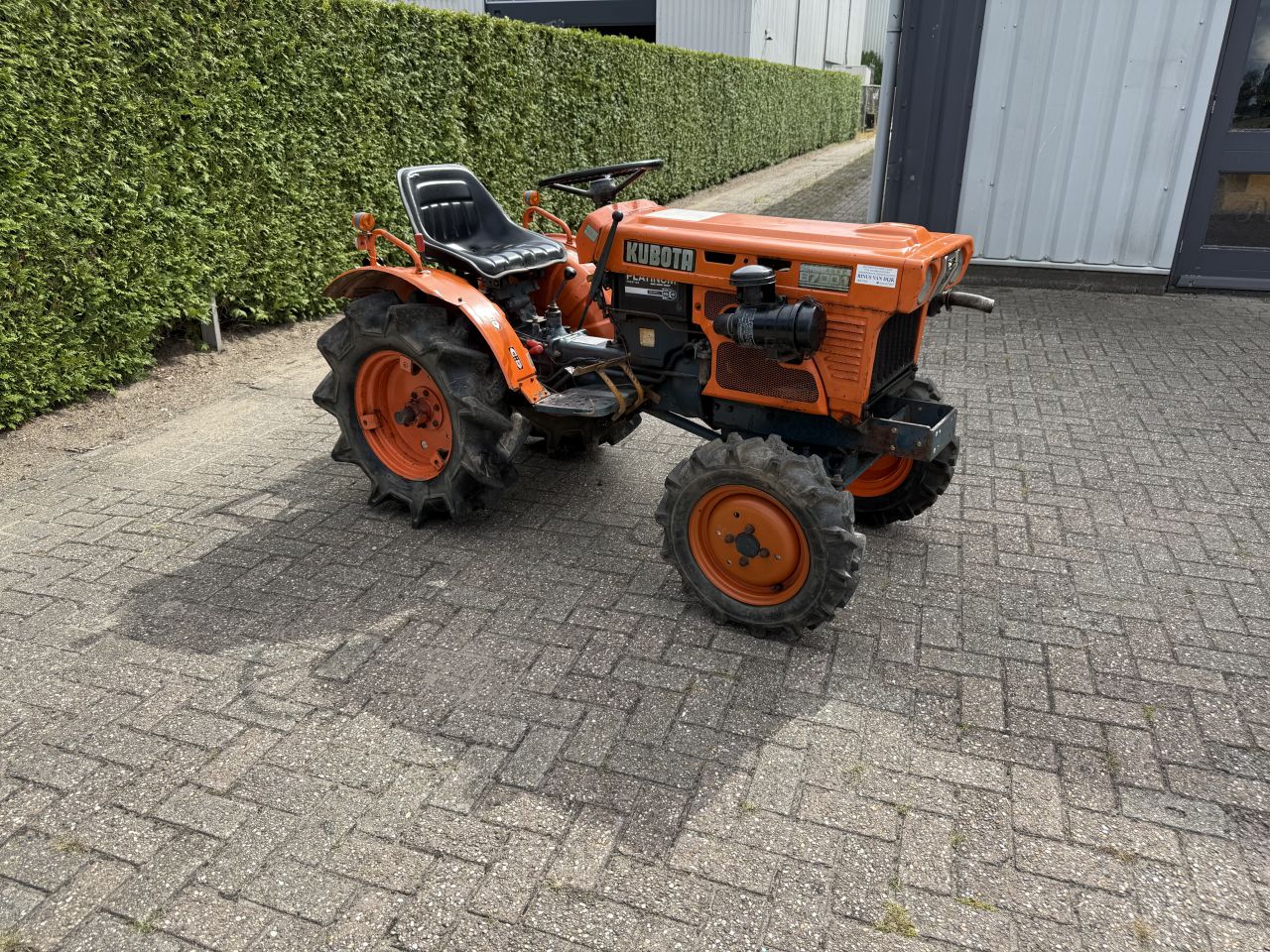 Kubota b7001 mini tractor