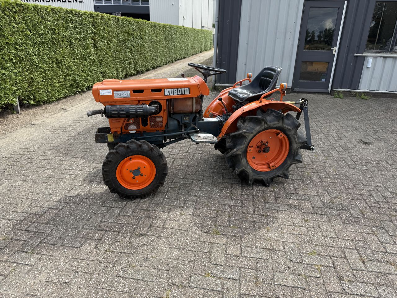 Kubota b7001 mini tractor