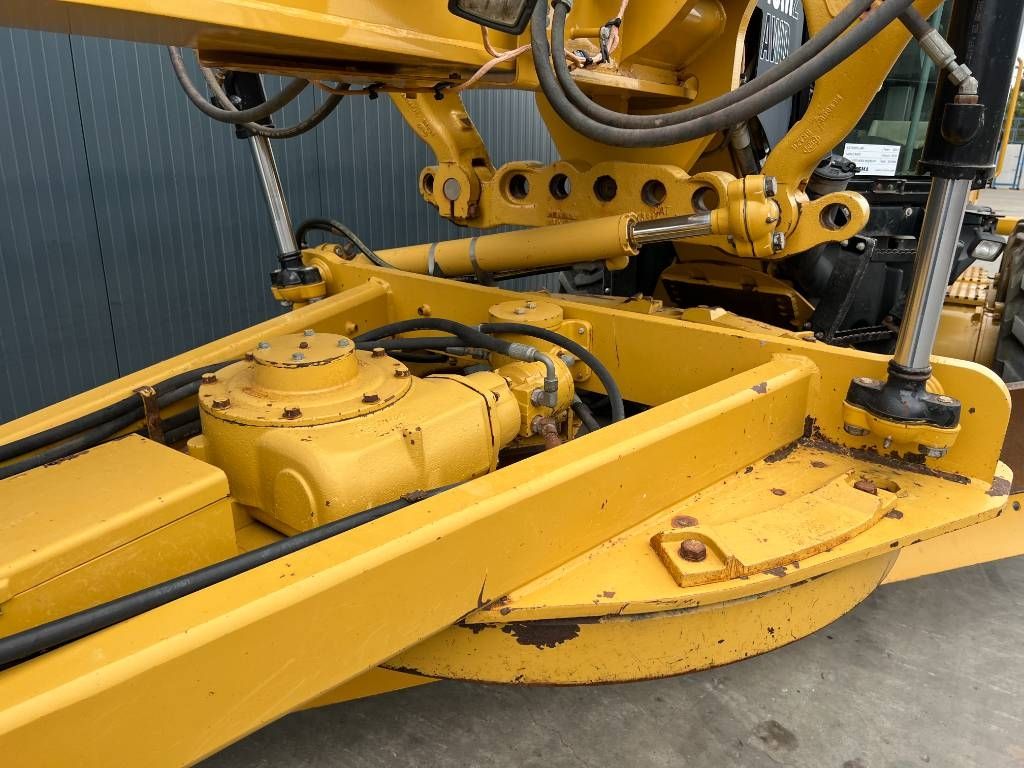 CAT 140M2 AWD