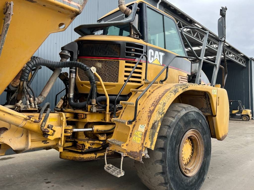 CAT 735
