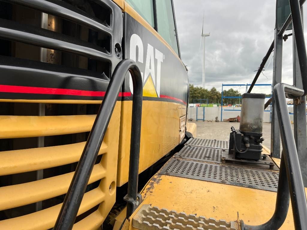 CAT 735