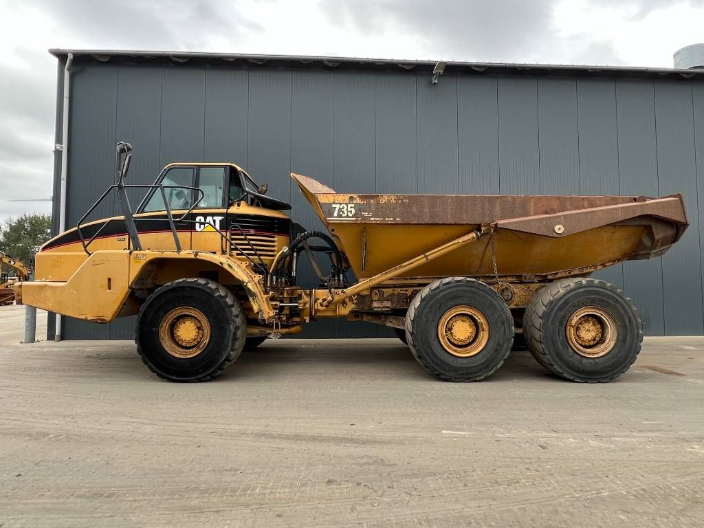 CAT 735