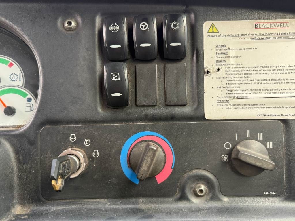 CAT 740 - Automatic Greasing / Body Heating / AC