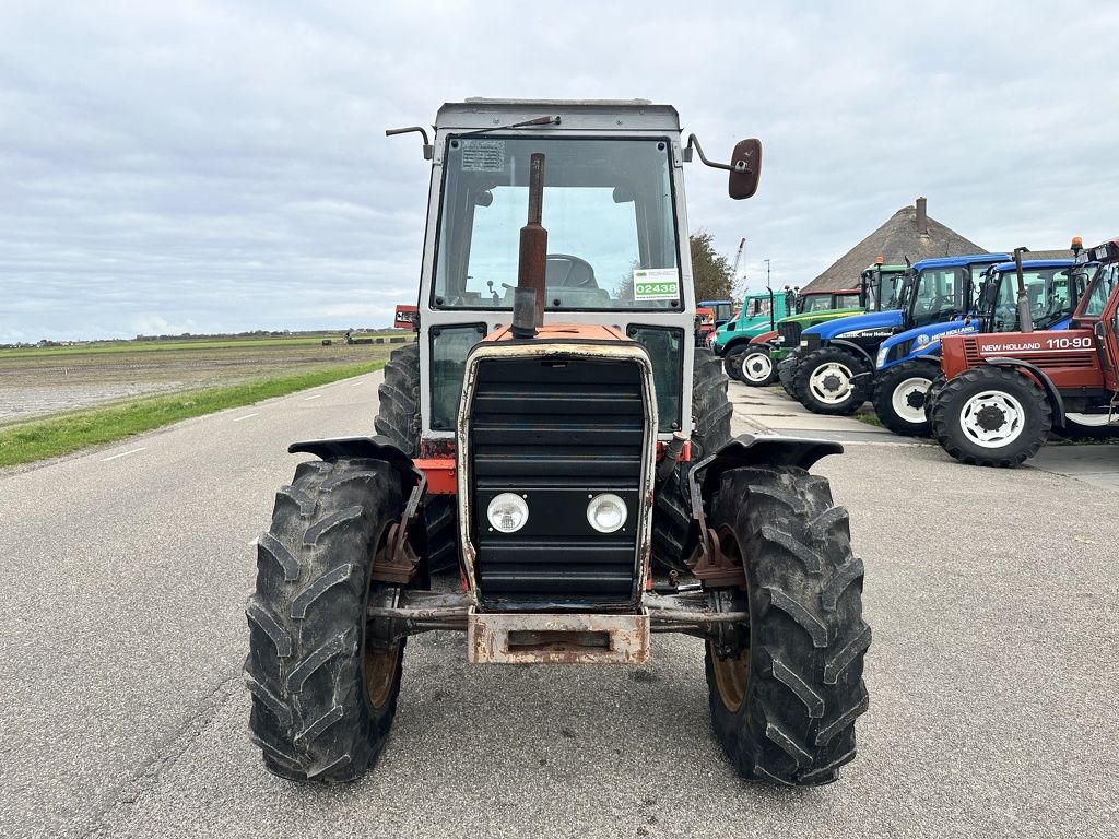Massey-Ferguson 690