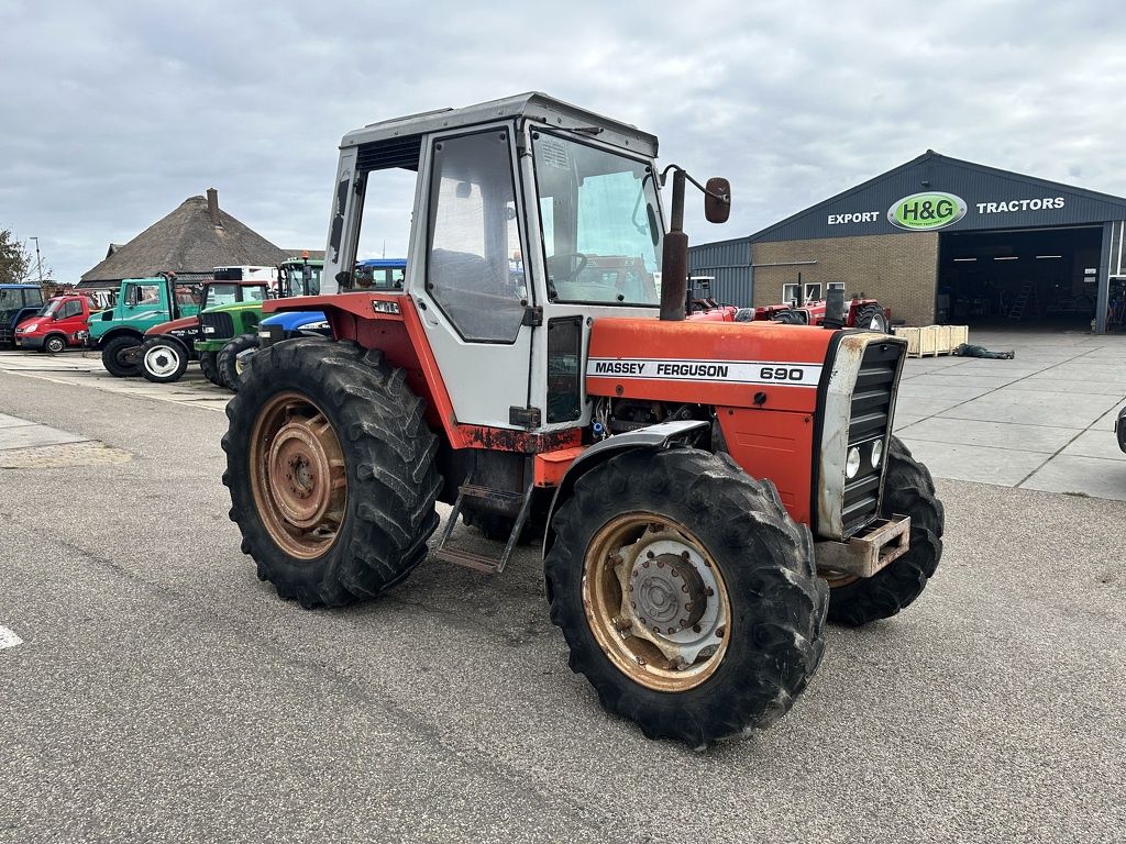 Massey-Ferguson 690