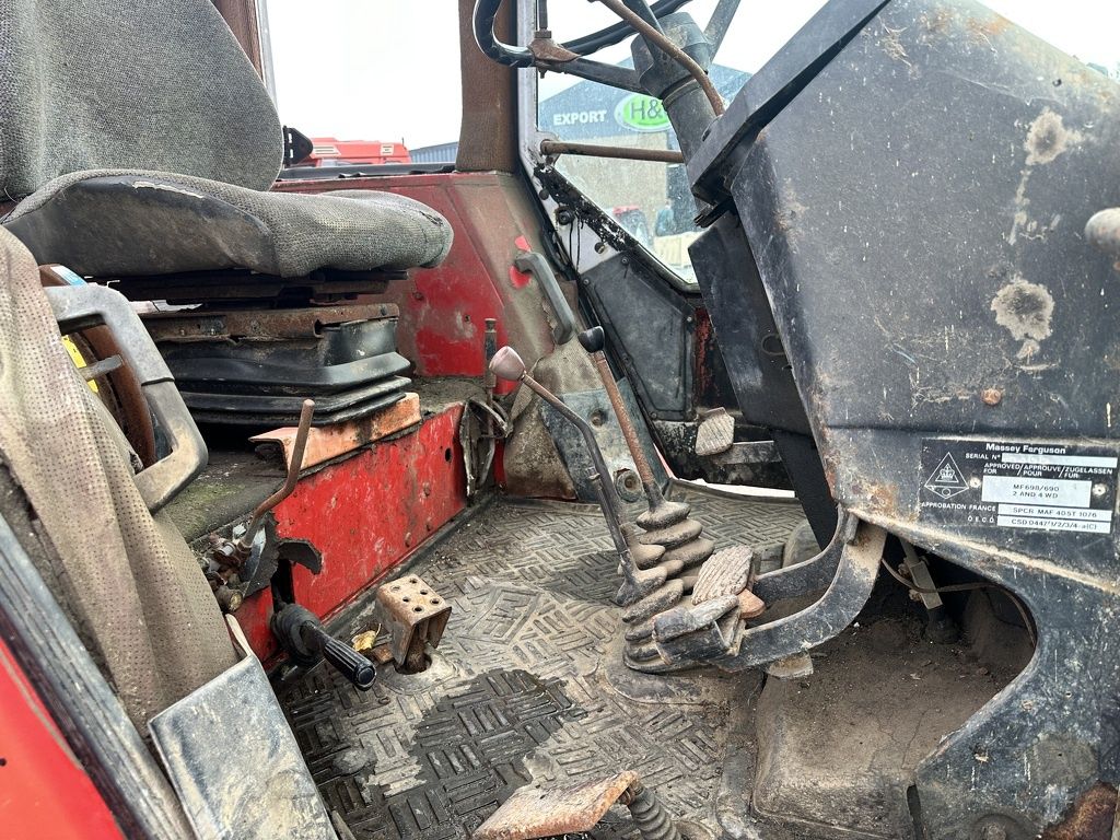 Massey-Ferguson 690