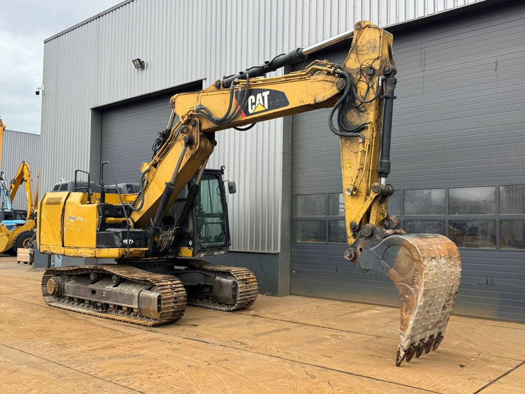 Caterpillar 323E
