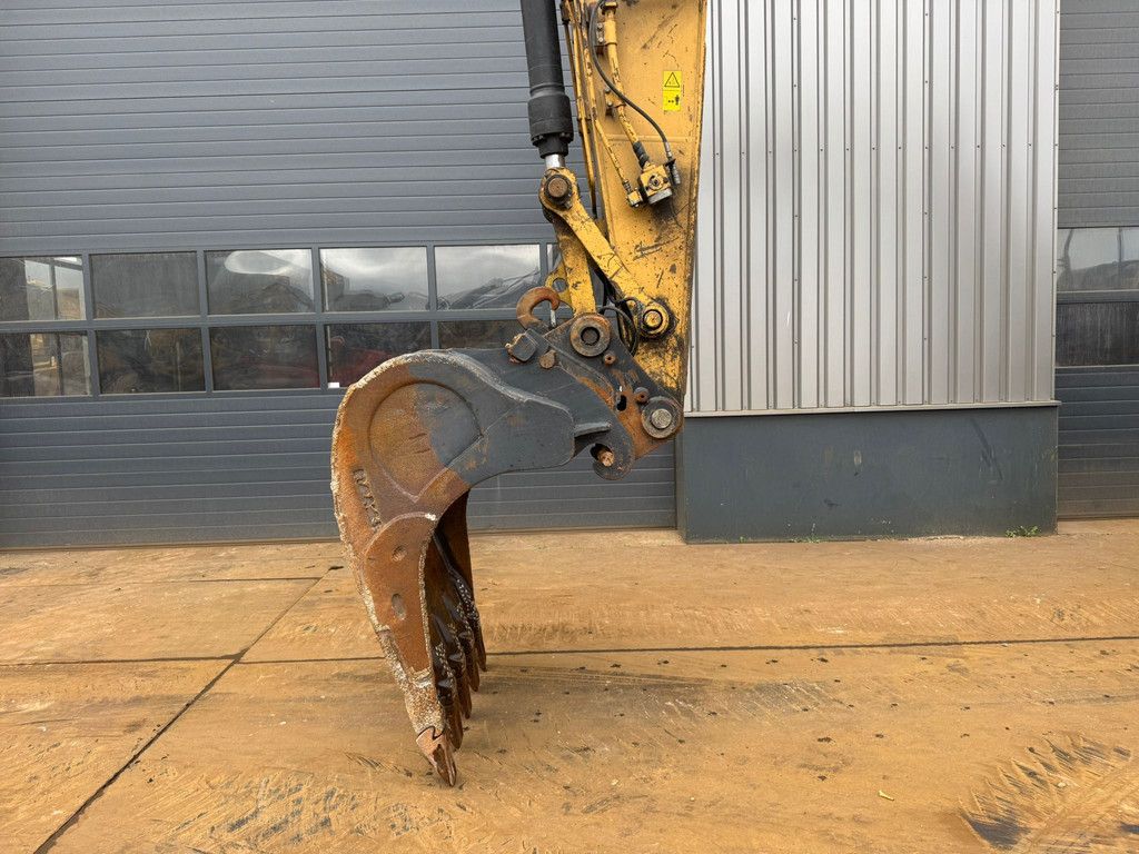 Caterpillar 323E