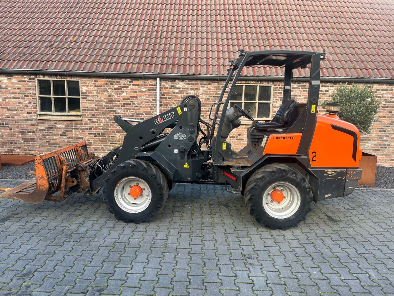Giant V6004T