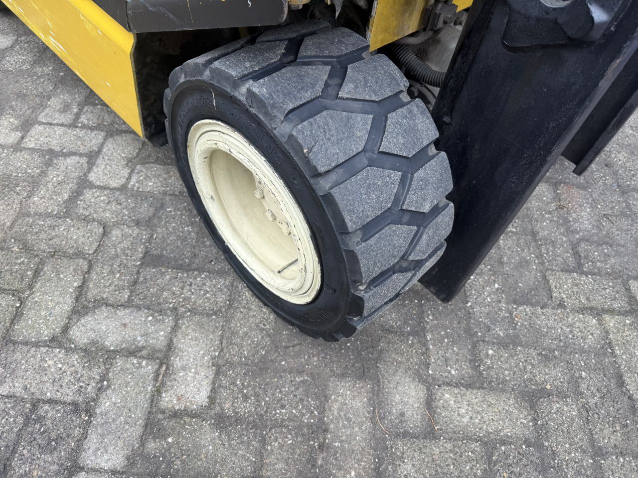 Nette Yale 2.5 tonner elektrisch 1800uur 4 hydr functies