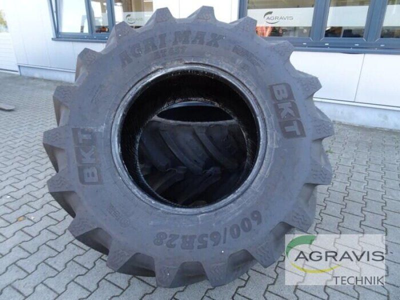 BKT 600/65 R28
