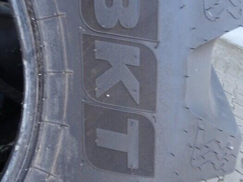 BKT 600/65 R28