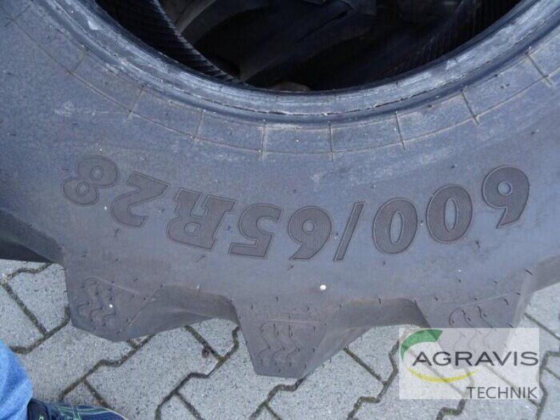 BKT 600/65 R28