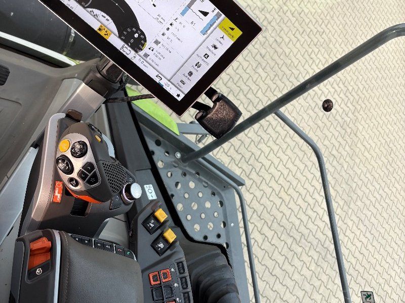 Claas TRION 750