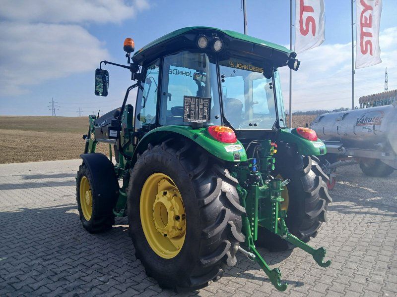John Deere 5075E
