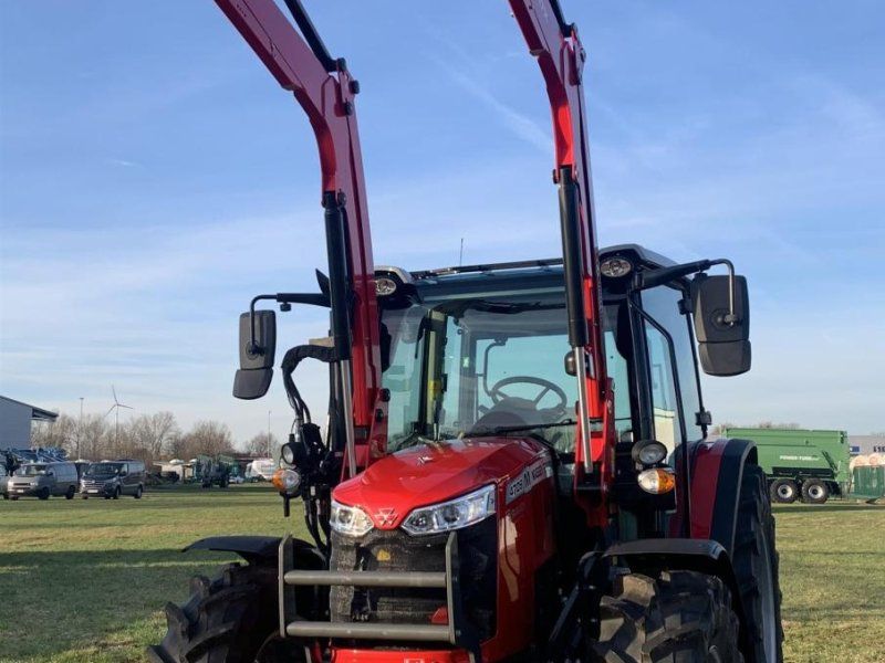 Massey Ferguson 4709M Cab