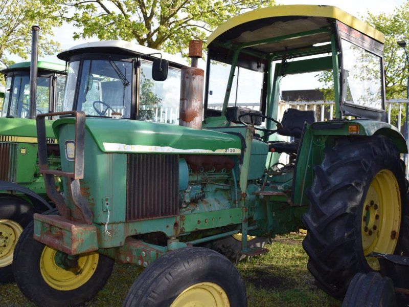 John Deere 2130