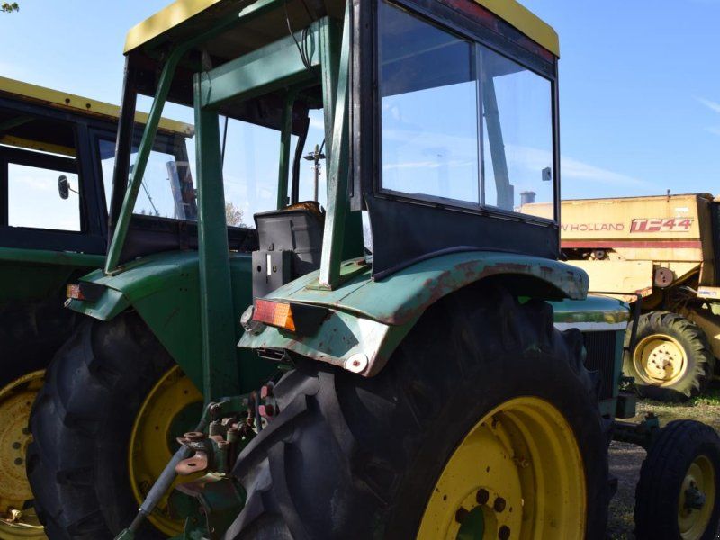 John Deere 2130