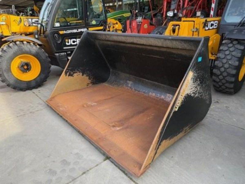 JCB 3200 litres 2.6 m Qfit