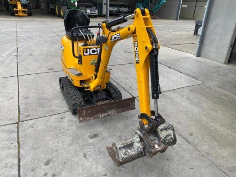 JCB 8008 + 3 godets