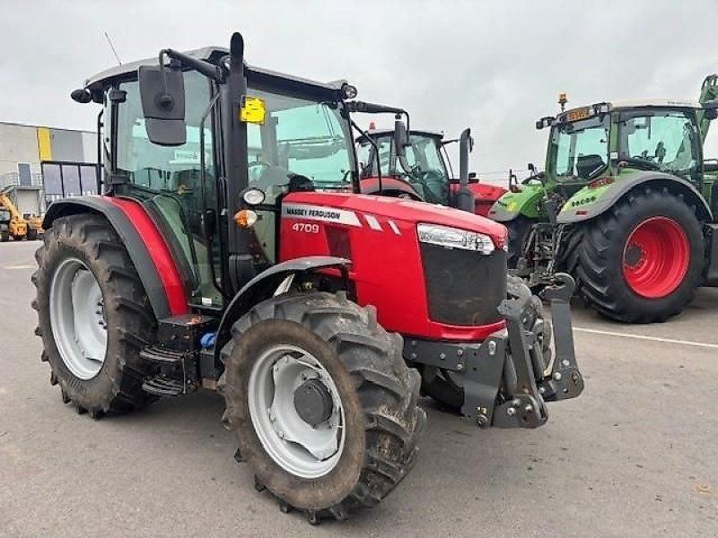 Massey Ferguson 4709