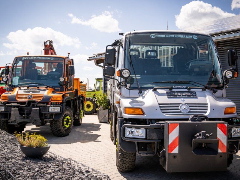 Mercedes-Benz Unimog U300 mit Ladekran zum Absatteln, Wandler-Automatik, 1a Zu