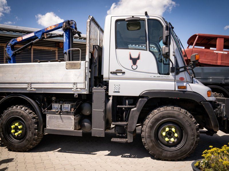 Mercedes-Benz Unimog U300 mit Ladekran zum Absatteln, Wandler-Automatik, 1a Zu