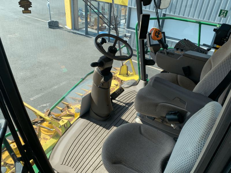 John Deere 8600
